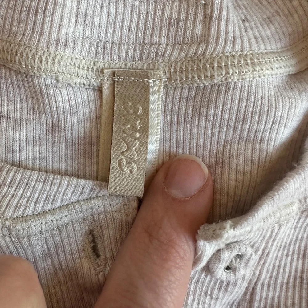 SKIMS Cotton Rib Long Sleeve Crop Henley - Picture 3 of 6